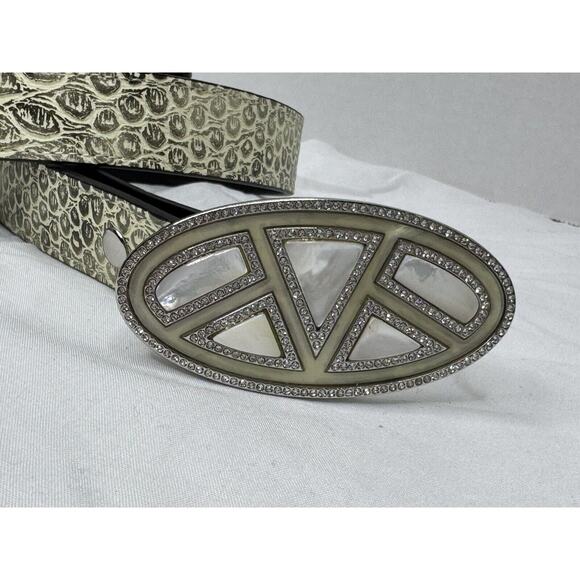 Cabi Beige Faux Leather Emblem Belt With Bling Mother of Pearl Buckle Sz Medium - Picture 2 of 6